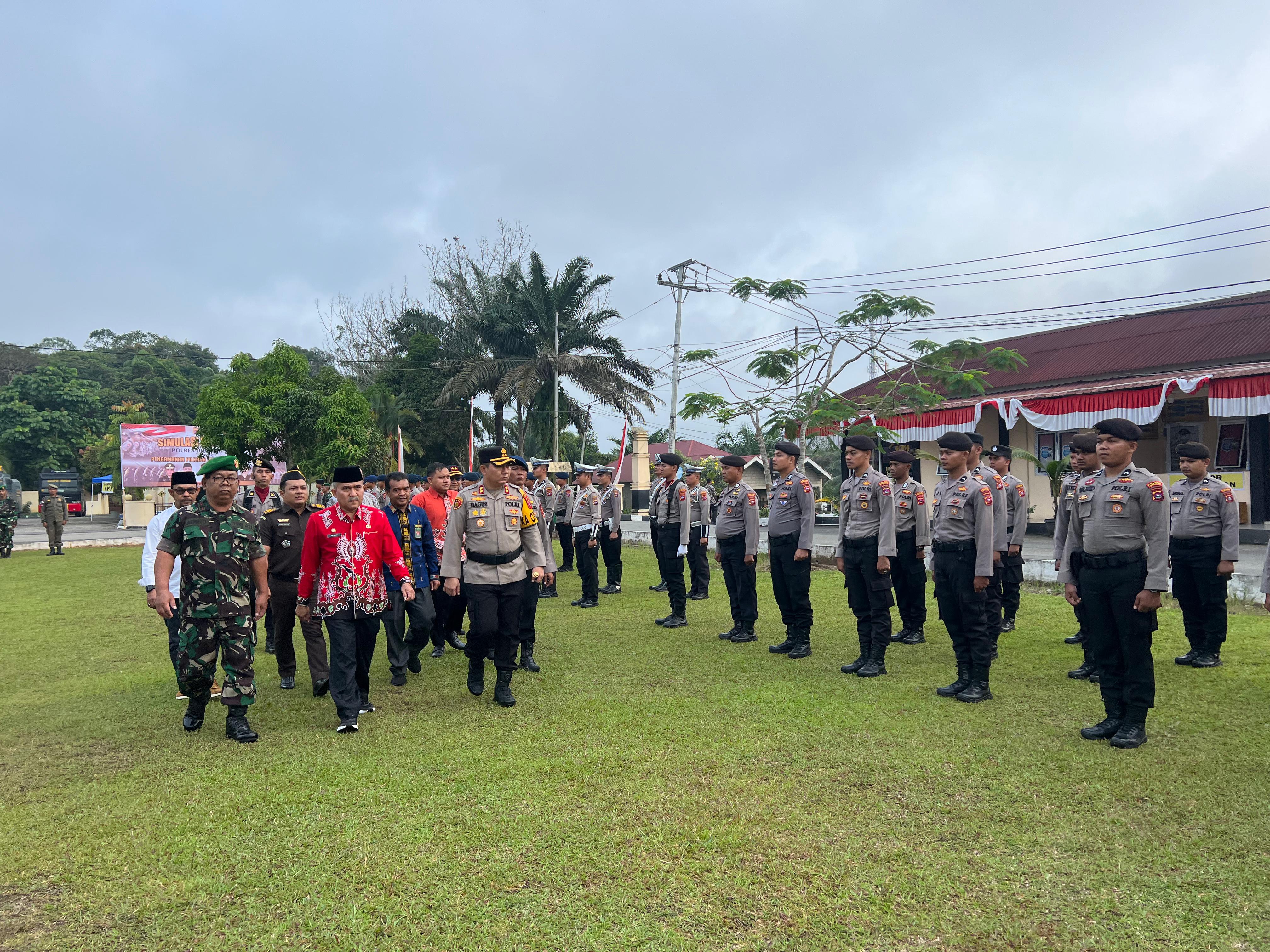 Kapolres Dharmasraya Pimpin Apel Gelar Pasukan Operasi Mantap Praja Singgalang 2024 untuk Kesiapan Pengamanan Pilkada
