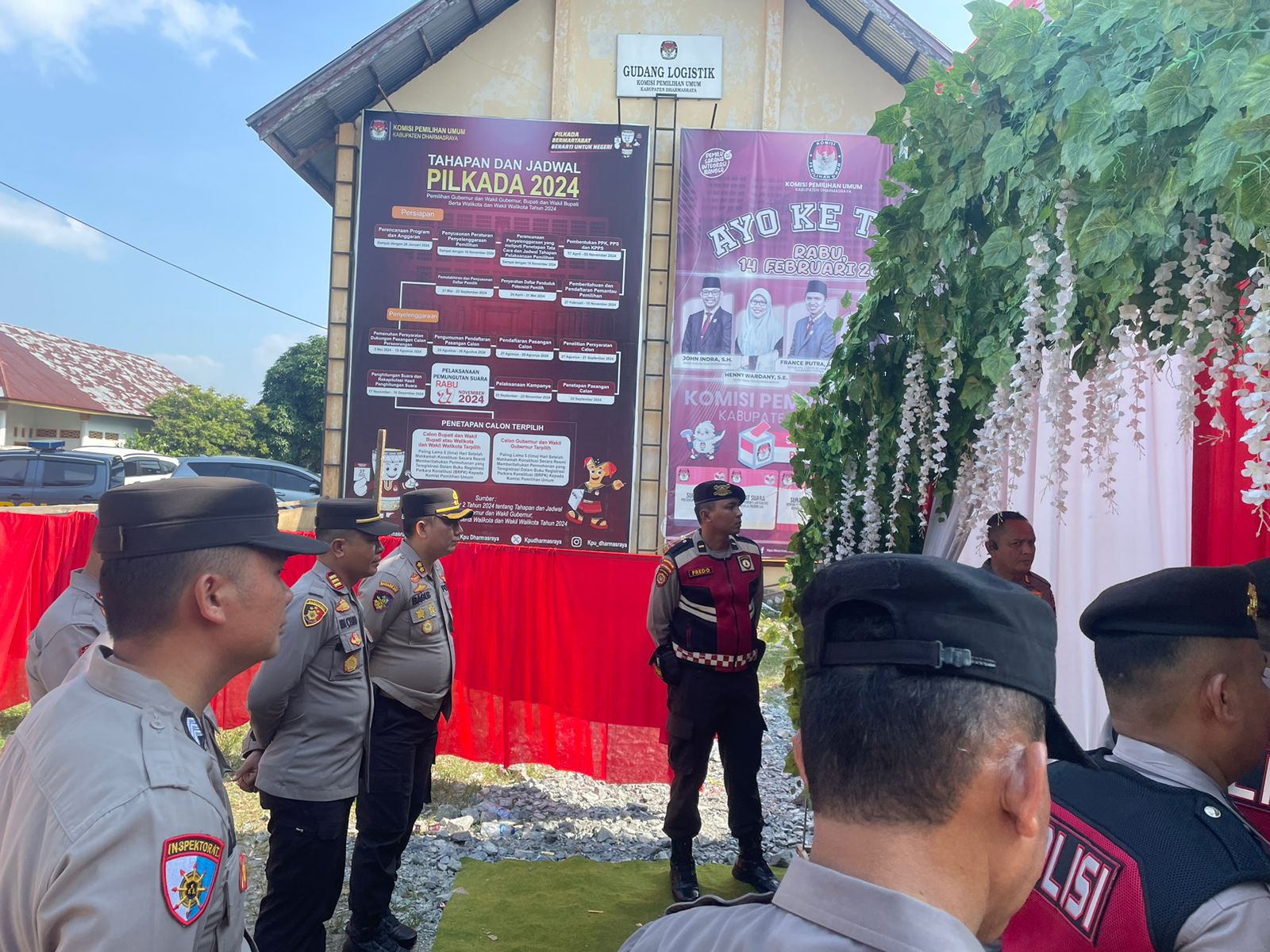Kapolres Dharmasraya Pimpin Pengamanan Pendaftaran Calon Bupati dan Wakil Bupati pada Perpanjangan Waktu