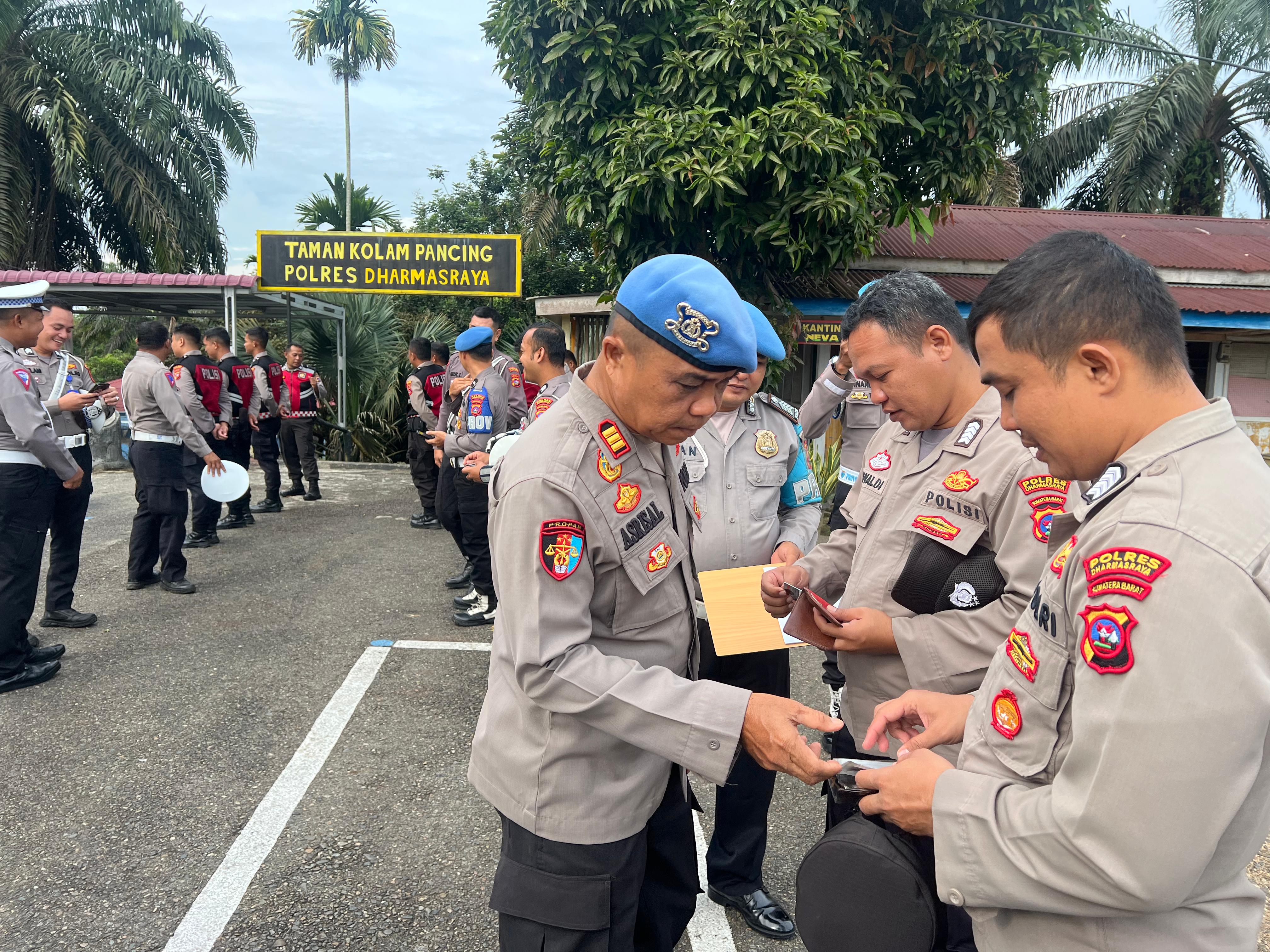Provos Polres Dharmasraya Gelar Pemeriksaan Disiplin dan Kelengkapan Anggota