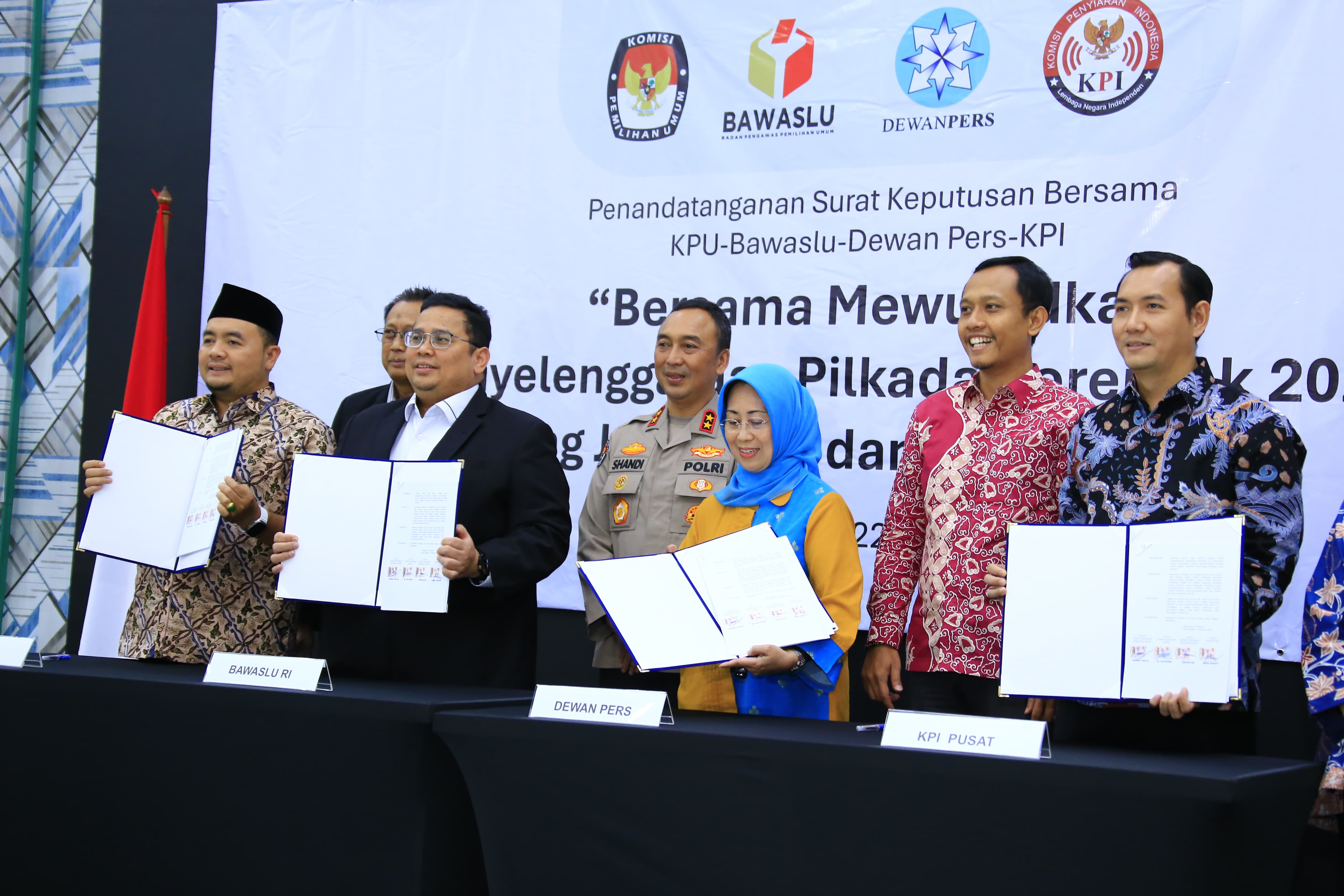 Sinergi Wujudkan Pilkada Damai dan Aman, Gugus Tugas Pemantauan DibentukSinergi Wujudkan Pilkada Damai dan Aman, Gugus Tugas Pemantauan Dibentuk