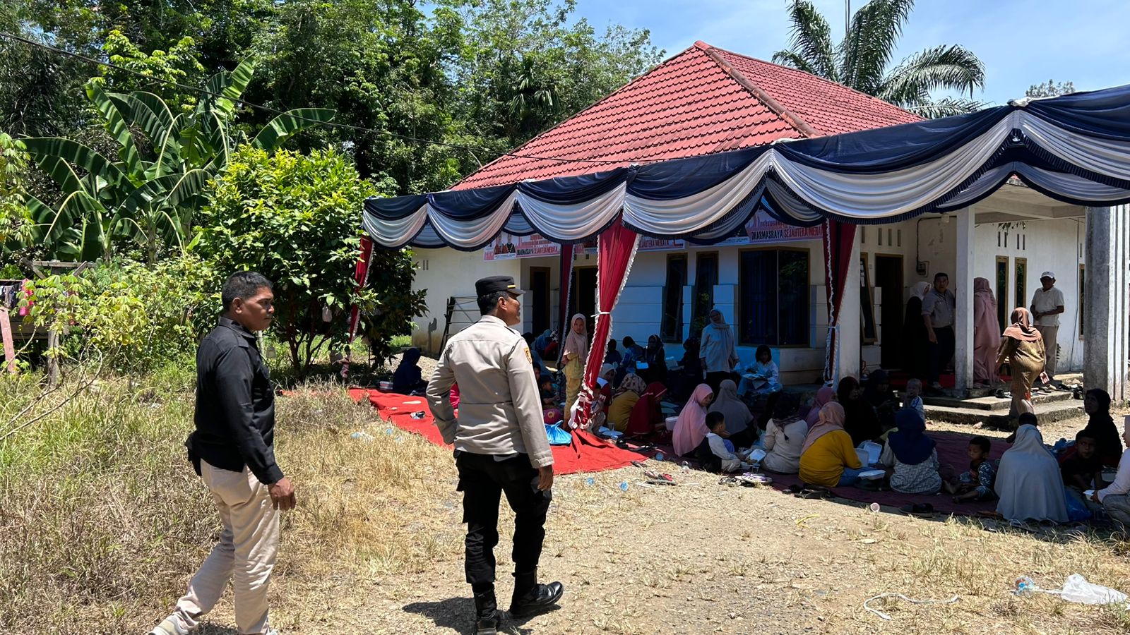 Personil Polres Dharmasraya Amankan Kampanye Calon Bupati dan Wakil Bupati Dharmasraya