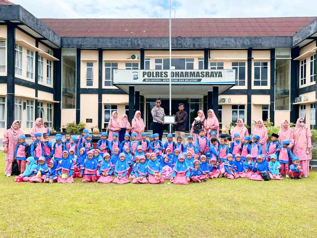 Polres Dharmasraya Terima Kunjungan Outing Class Pelajar RA Adz Dzikra Isyaharul Janah