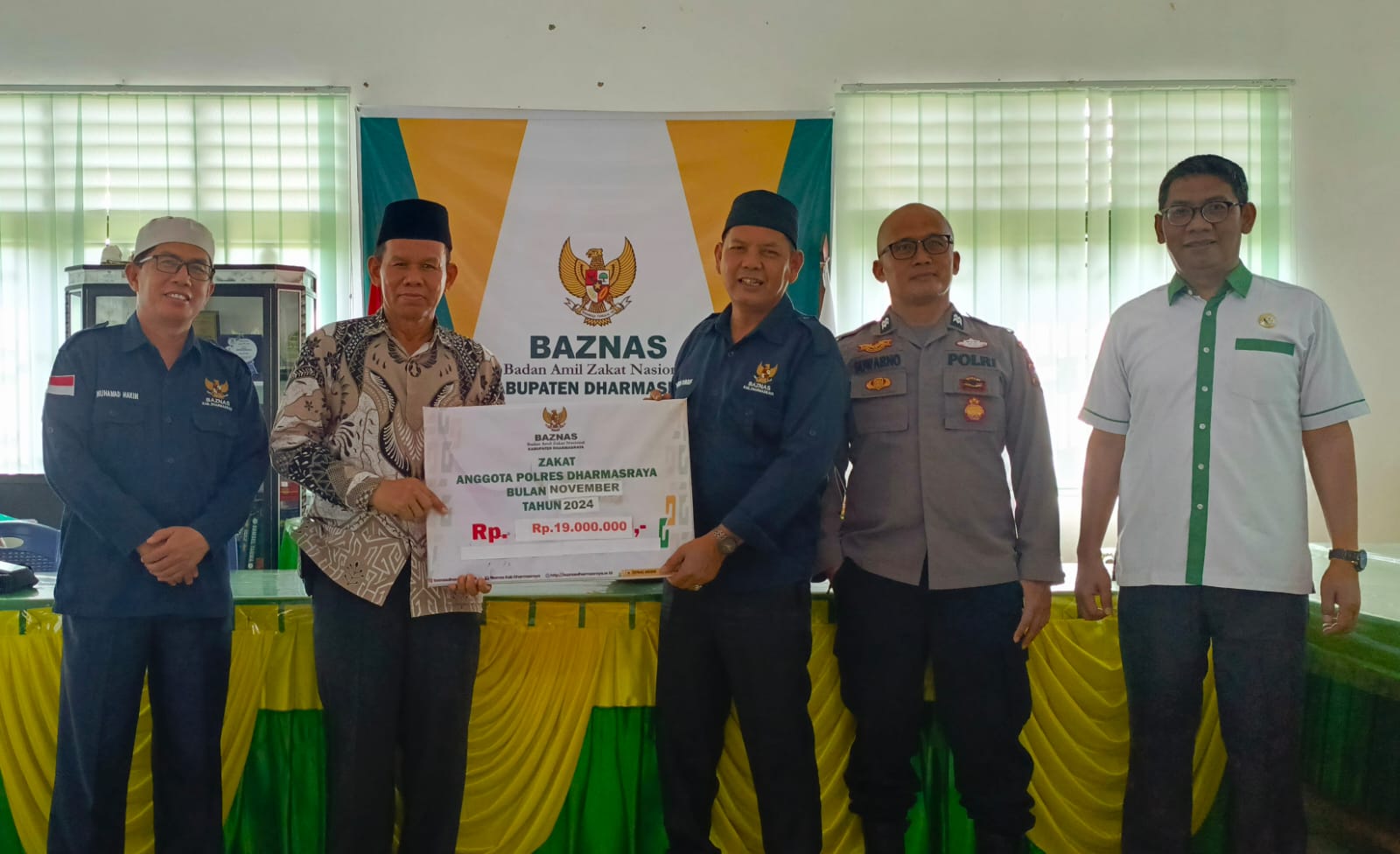Penyerahan Zakat Personel Polres Dharmasraya Bulan November 2024
