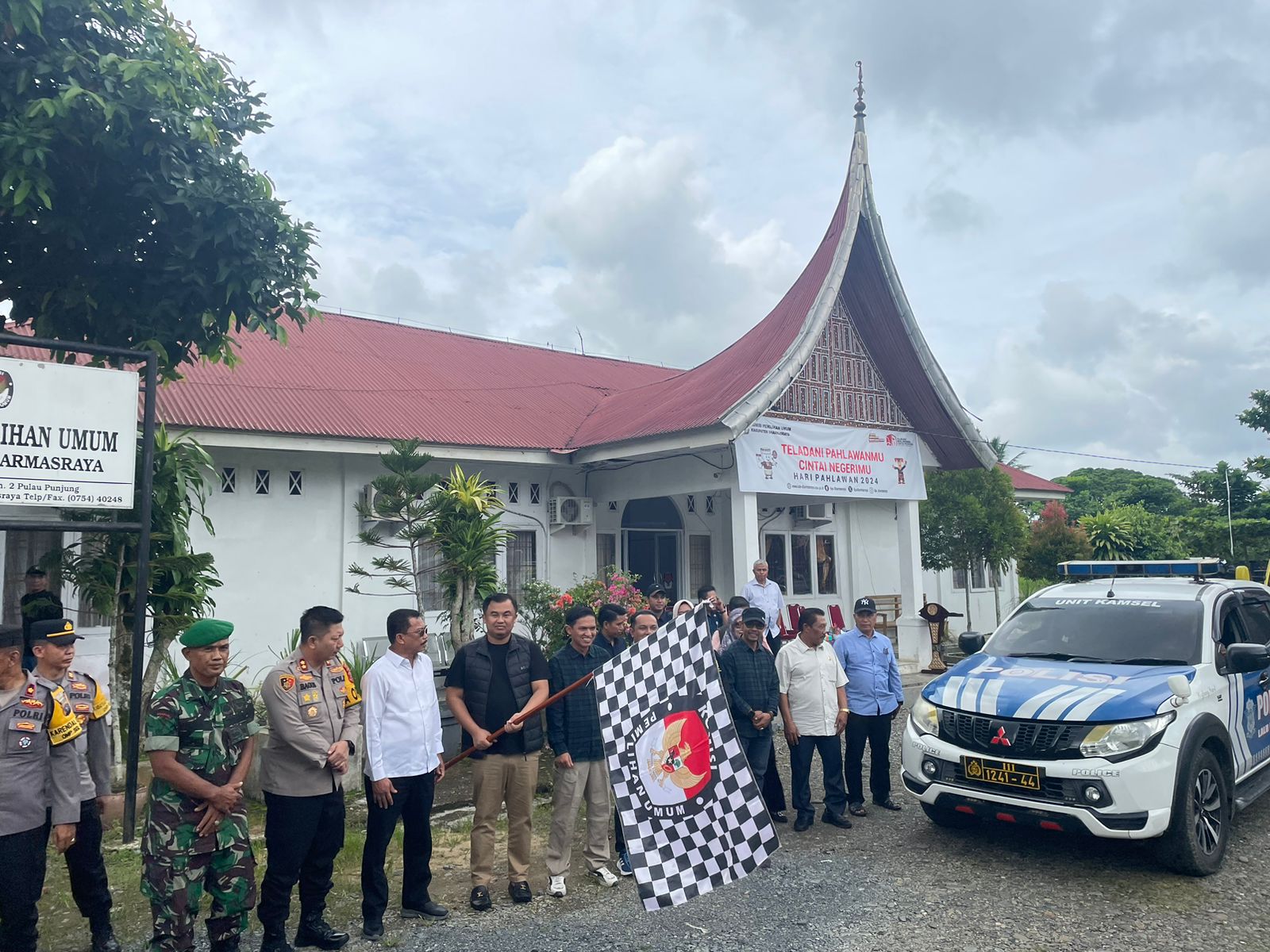 Kapolres Dhasmasraya Hadiri Pelepasan Distribusi Logistik Pilkada Serentak Nasional 2024