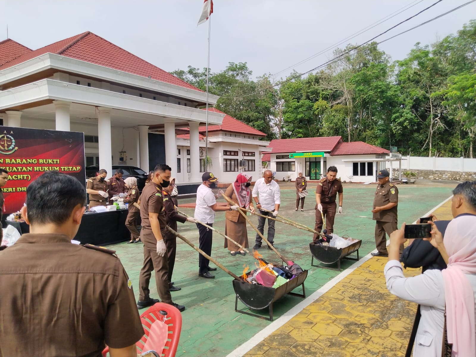 Kasatresnarkoba Polres Dharmasraya Hadiri Pemusnahan Barang Bukti