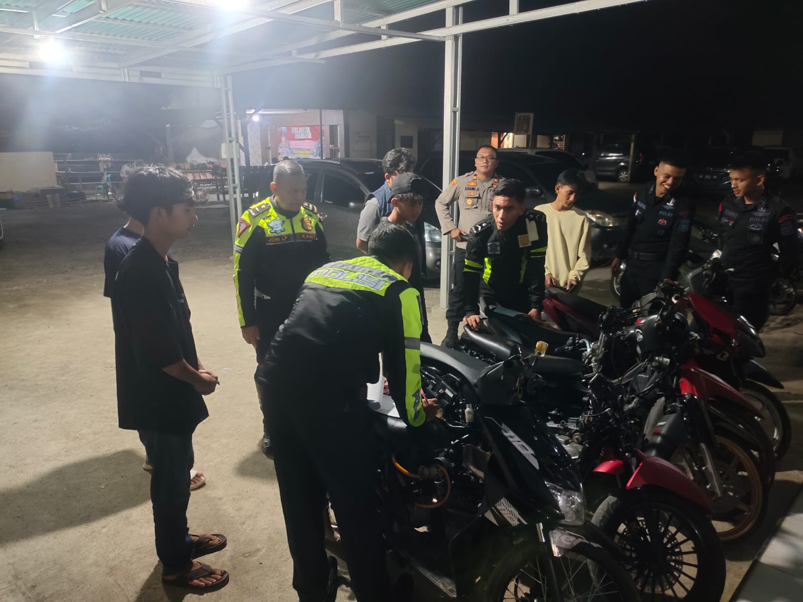 Polres Dharmasraya dan Brimob Gelar Patroli KRYD untuk Cegah Tawuran dan Balapan Liar