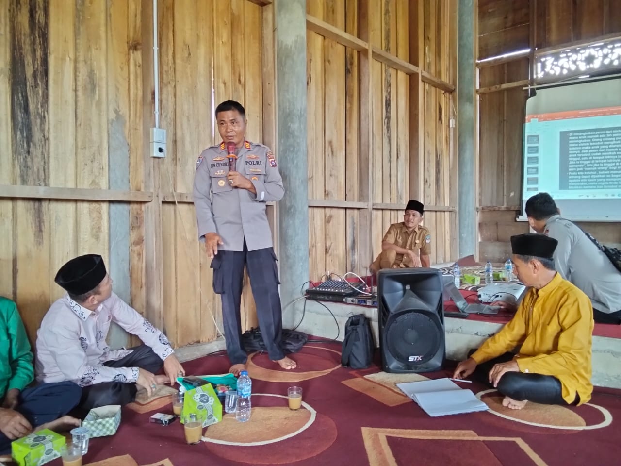 Polres Dharmasraya Sambangi Tokoh Masyarakat dan Ninik Mamak Nagari Sitiung, Ajak Peran Bersama Cegah Balap Liar dan Tawuran dan penyalahgunaan Narkoba