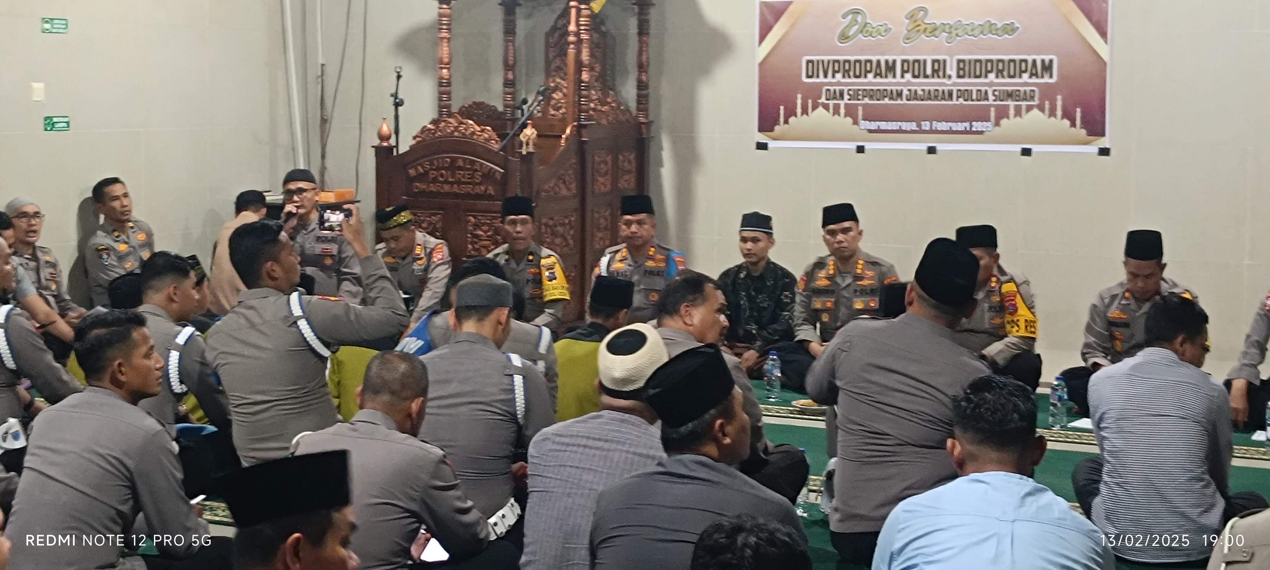 Polres Dharmasraya dan Tim Bidpropam Polda Sumbar Gelar Doa Bersama serta Santuni Anak Yatim Piatu