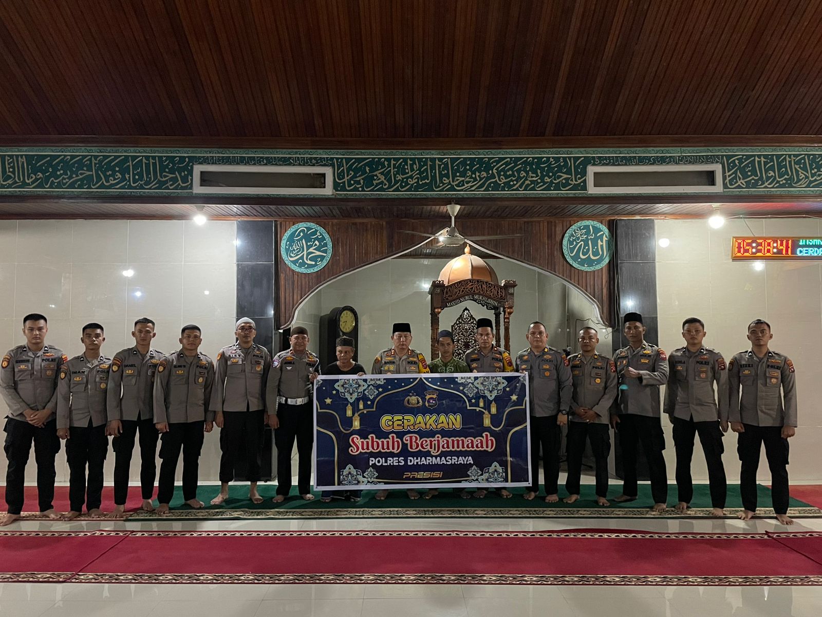 Kapolres Dharmasraya Gelar Gerakan Subuh Berjamaah di Masjid Nurul Mukhlishin