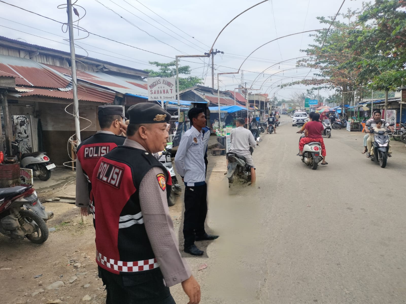 Polsek Sungai Rumbai Amankan Pasar Beduk Jelang Berbuka Puasa