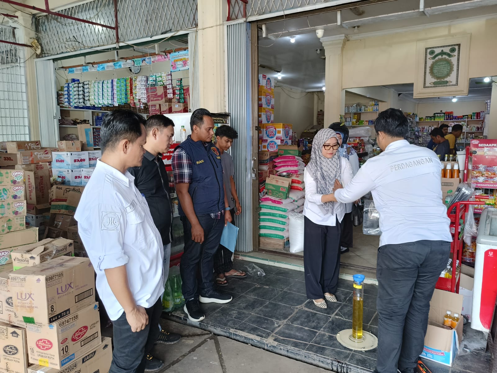 Polres Dharmasraya Lakukan Pengecekan Minyakita di Grosir dan Kios