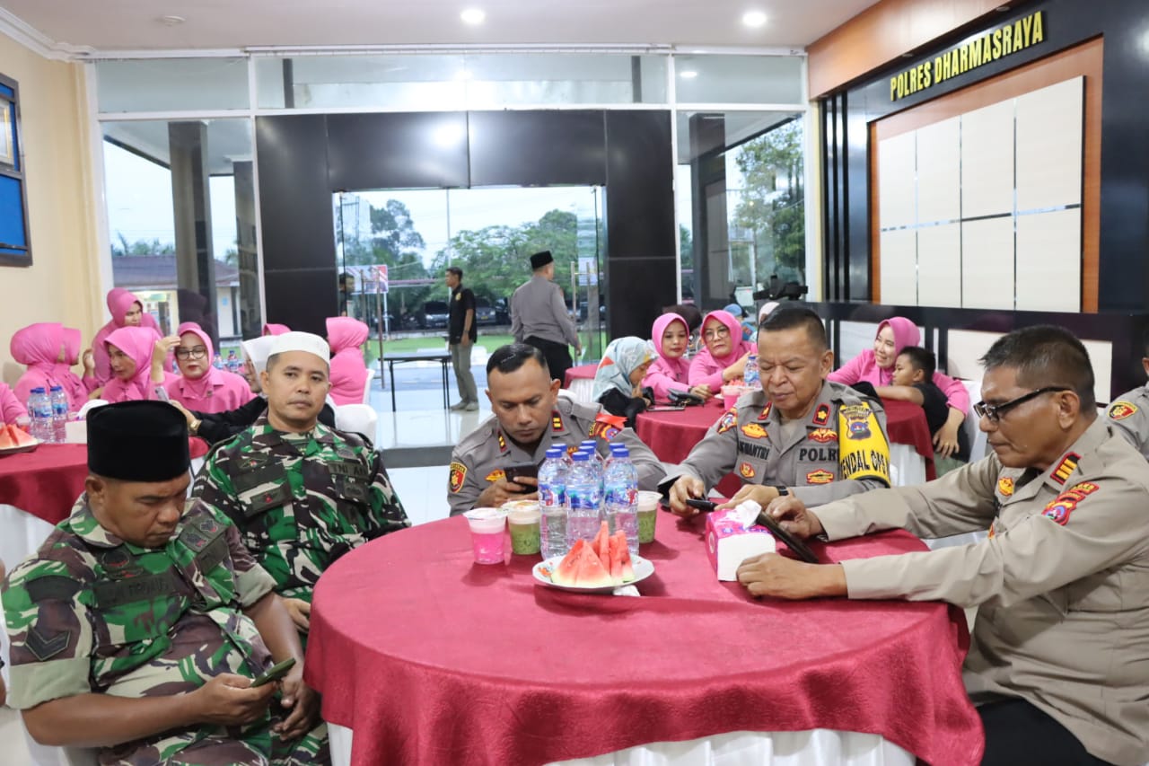 Buka Puasa Bersama TNI dan Tokoh Agama, Polres Dharmasraya Pererat Silaturahmi
