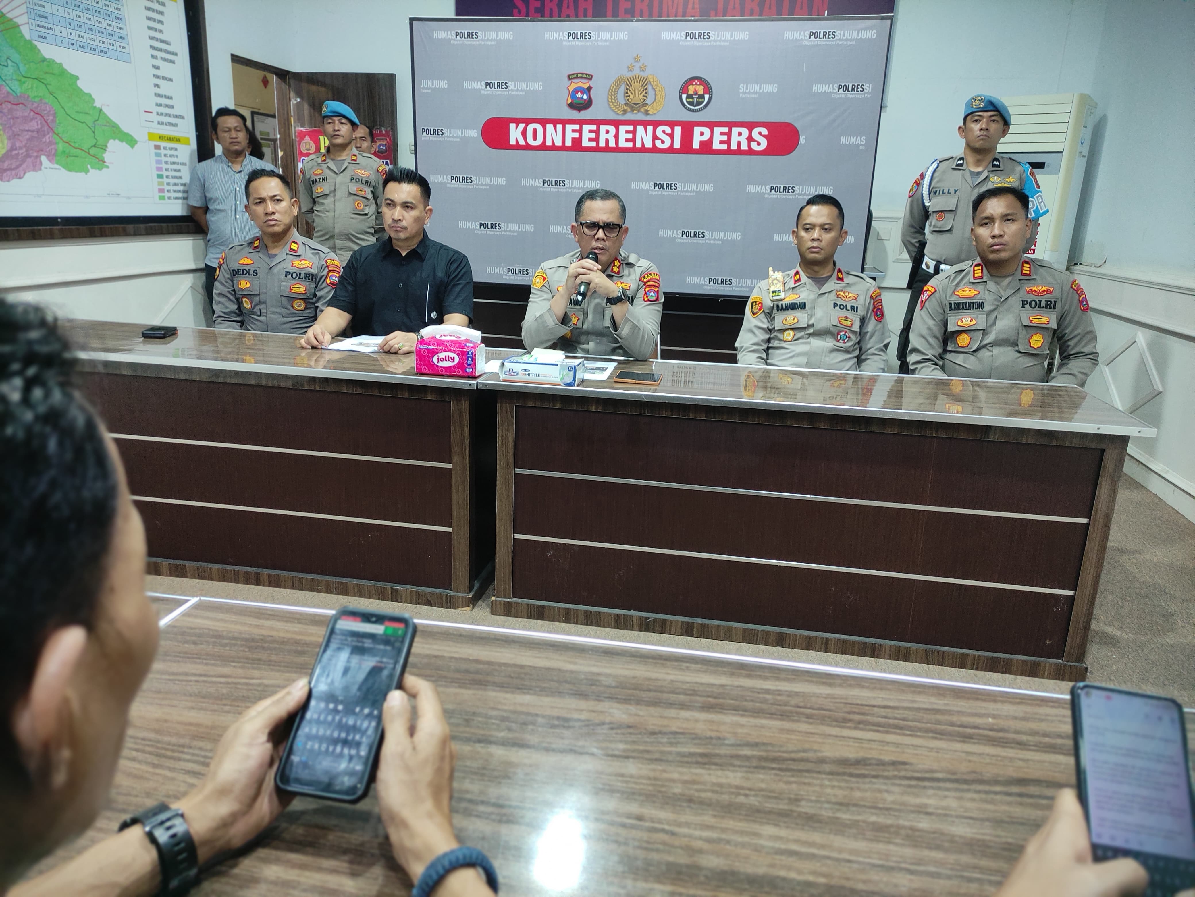 Konferensi Pers Polres Sijunjung Terkait Dugaan Penganiayaan 4 Wartawan 