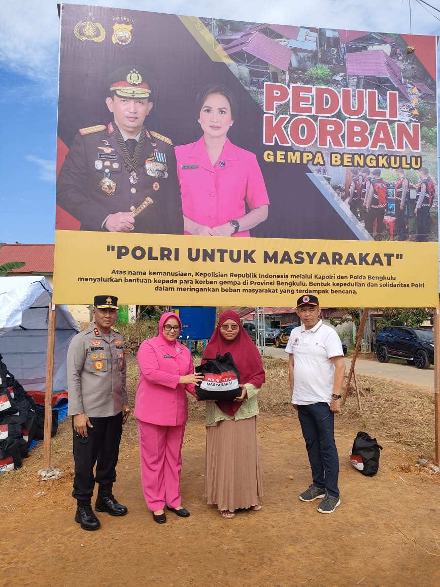 *Kapolri Kirim Bantuan 5.000 Paket Sembako untuk Korban Gempa Bumi di Bengkulu*